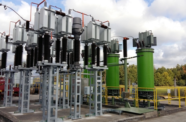 Vysílač HDO 110 kV - vazební transformátory + kondenzátorové baterie C2